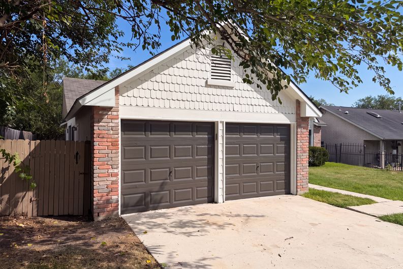 Photo 14 of 16 of 6806 Raintree Frst, San Antonio, TX