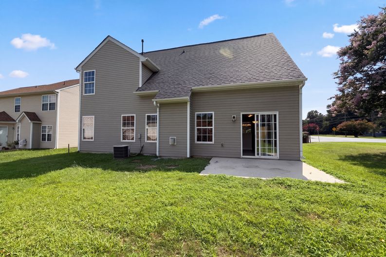 Photo 5 of 20 of 9244 Simonton Dr, Charlotte, NC