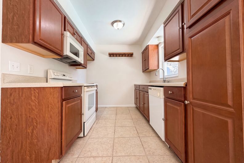 Photo 13 of 24 of 909 Winchester Ct, Brandon, FL