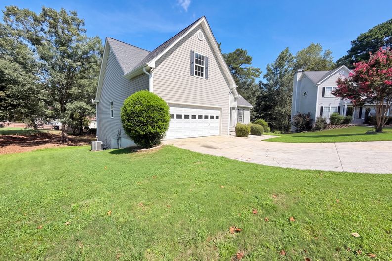 Photo 31 of 35 of 1396 Bramlett Forest Ct, Lawrenceville, GA