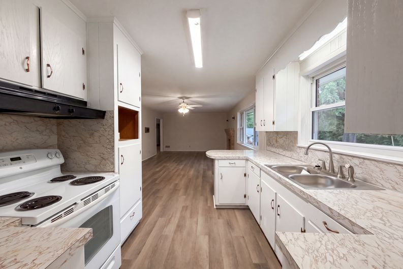 Photo 9 of 16 of 128 Greenview Dr, Kannapolis, NC