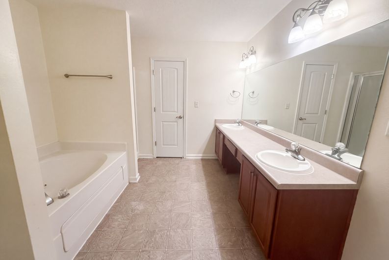 Photo 13 of 21 of 2516 Boxford Ln, Cordova, TN
