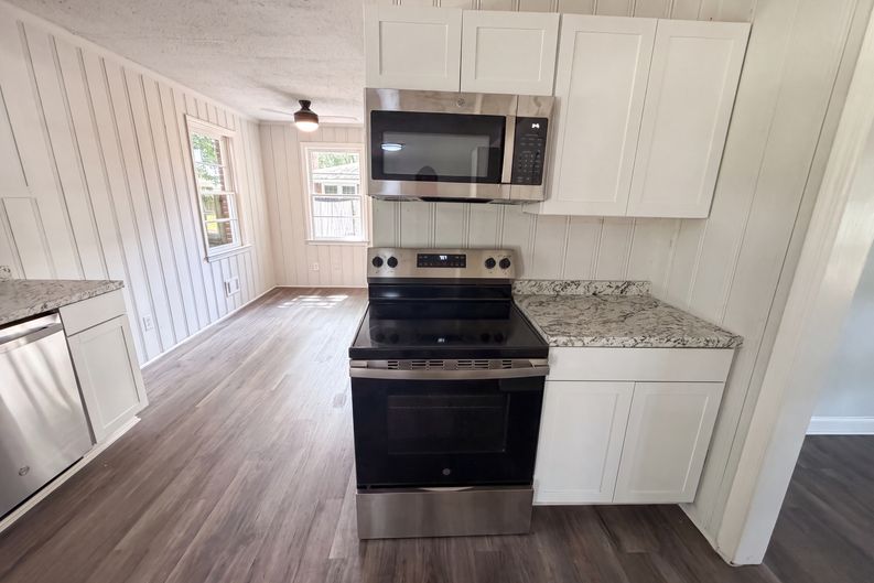 Photo 12 of 27 of 1425 Hollyberry Ln, West Columbia, SC