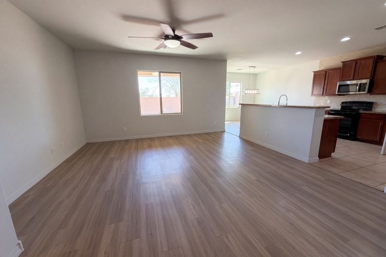 Photo 3 of 40 of 7025 S 251st Dr, Buckeye, AZ