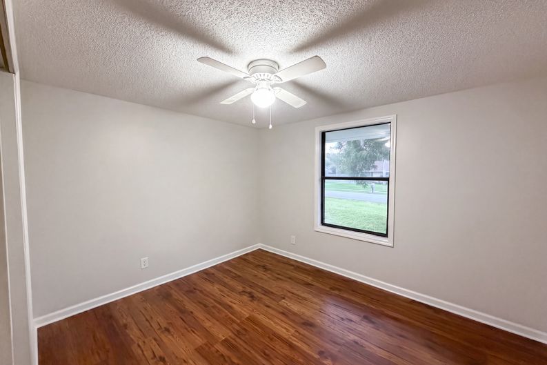 Photo 9 of 20 of 3004 Hunkin Cir, Deltona, FL