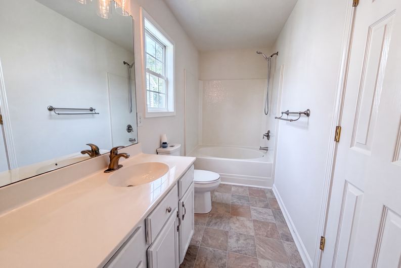Photo 12 of 17 of 5714 Waverly Lynn Ln, Charlotte, NC