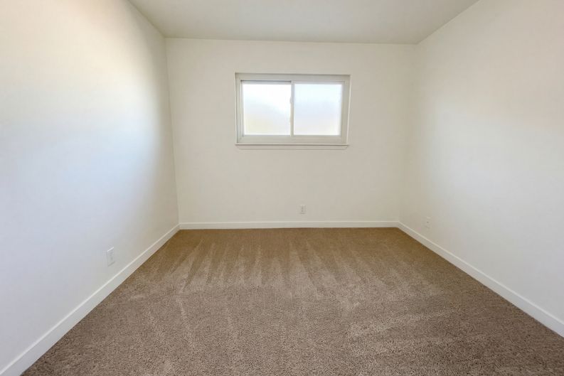 Photo 13 of 25 of 6478 Creston Ave, Las Vegas, NV