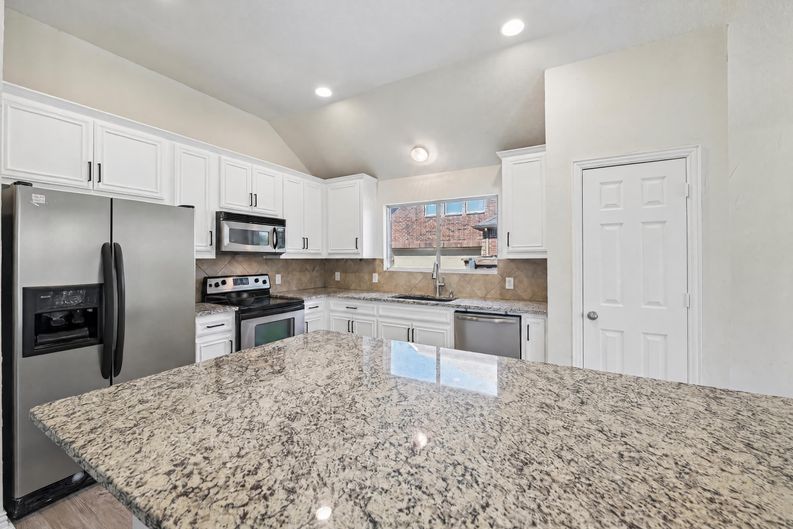 Photo 6 of 35 of 1009 Spinnaker Dr, Forney, TX