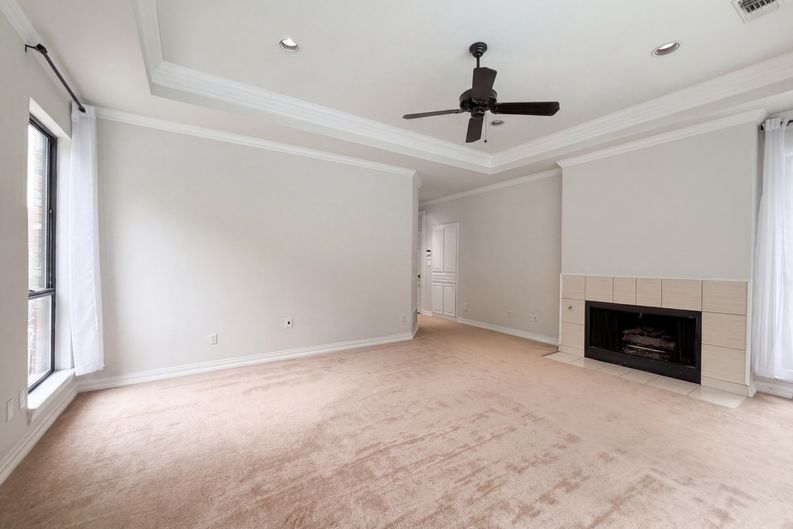 Photo 11 of 28 of 2405 Castle Rock Rd, Arlington, TX