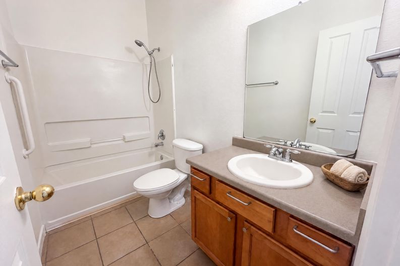 Photo 9 of 22 of 2516 Milagro Ridge Ct NE, Rio Rancho, NM