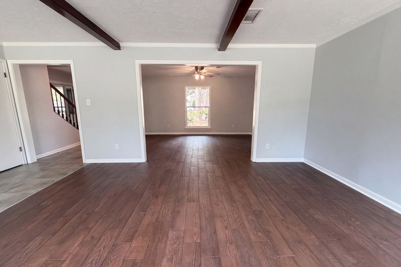 Photo 7 of 25 of 16121 Lakeview Dr, Jersey Village, TX