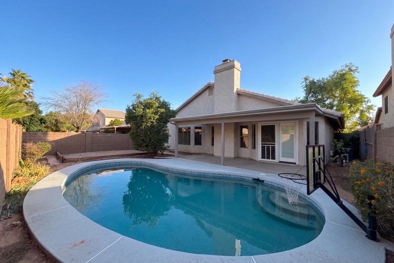 Photo 3 of 40 of 1851 E Aspen Way, Gilbert, AZ