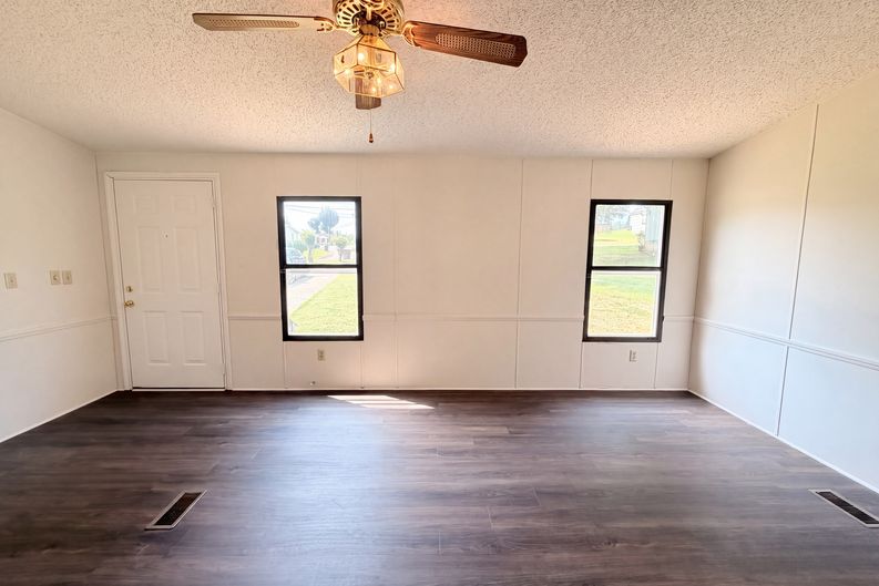Photo 3 of 17 of 2648 Pine Ridge Dr, Nashville, TN