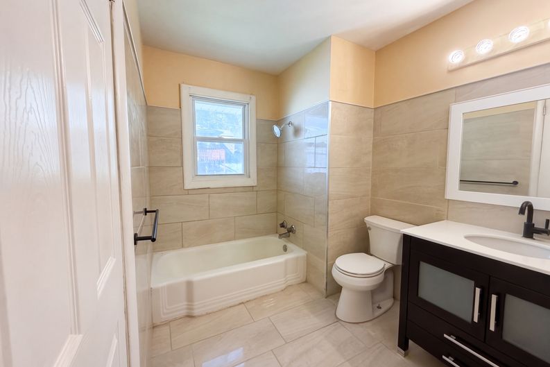 Photo 15 of 23 of 602 W 101st St, Kansas City, MO