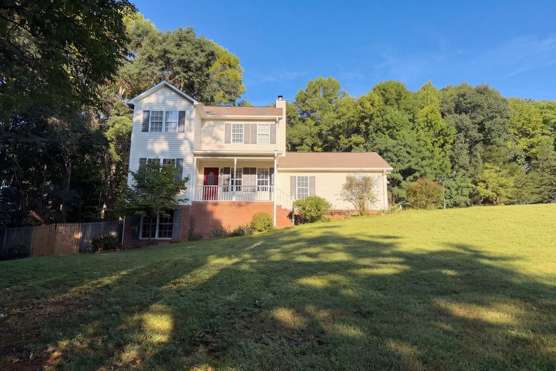 Photo 15 of 19 of 3888 Courtland Cir, Thomasville, NC