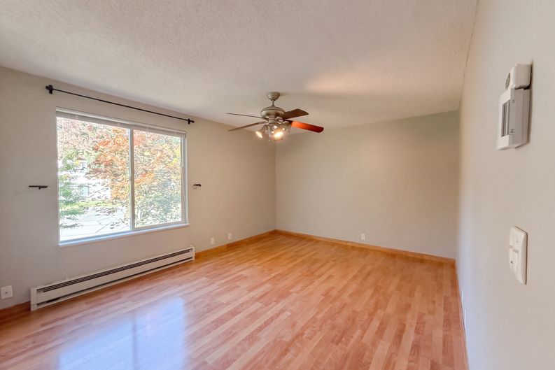 Photo 4 of 25 of 11776 SW Boones Bend Dr, Beaverton, OR