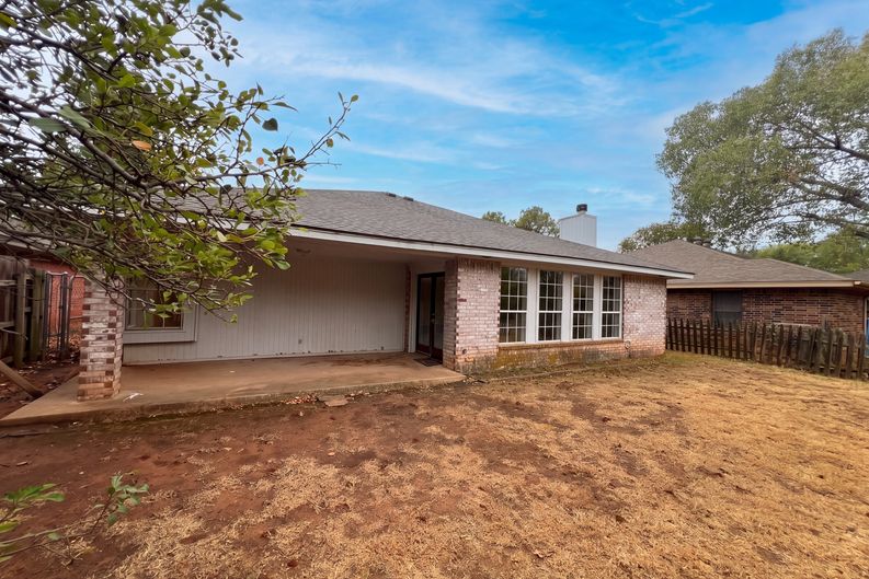 Photo 5 of 24 of 1709 Baron Dr, Norman, OK