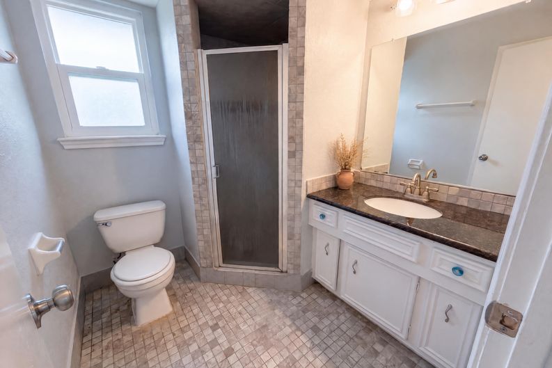 Photo 19 of 25 of 16121 Lakeview Dr, Jersey Village, TX