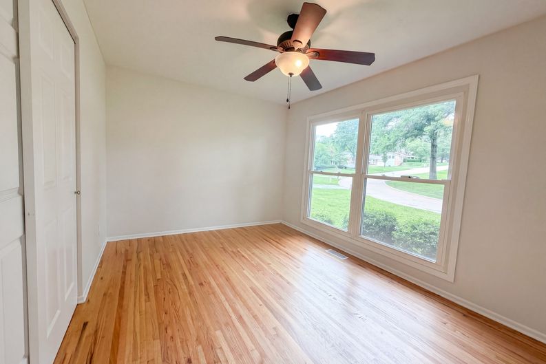 Photo 10 of 25 of 207 Renaldo Dr, Chesterfield, MO