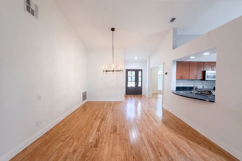 Photo 6 of 21 of 1204 Tiger Wood Ct, Valrico, FL