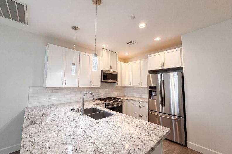 Photo 6 of 28 of 4920 Ocean Ln, Elk Grove, CA