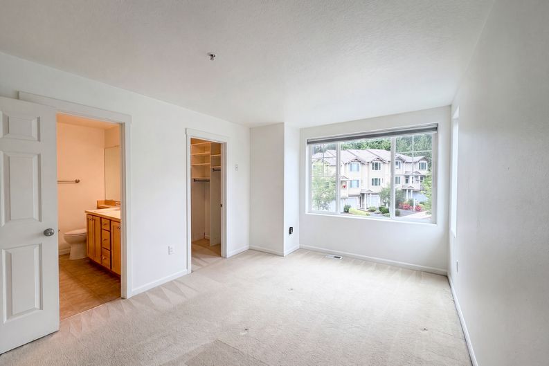 Photo 4 of 26 of 15485 SW Sparrow Loop, Beaverton, OR
