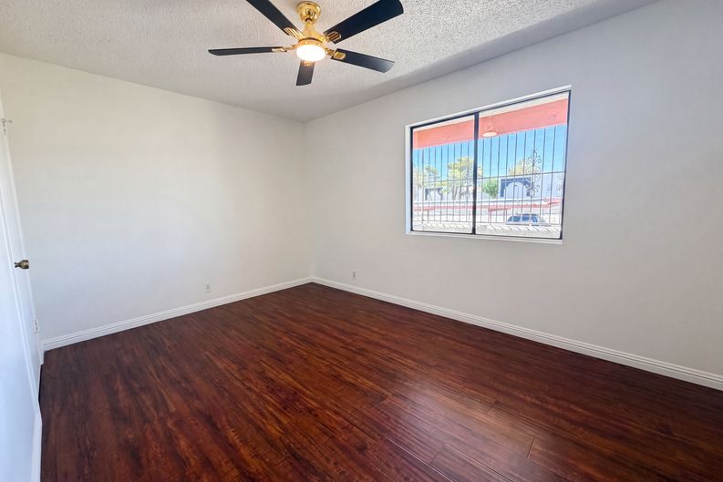 Photo 4 of 23 of 1701 E Katie Ave, Las Vegas, NV
