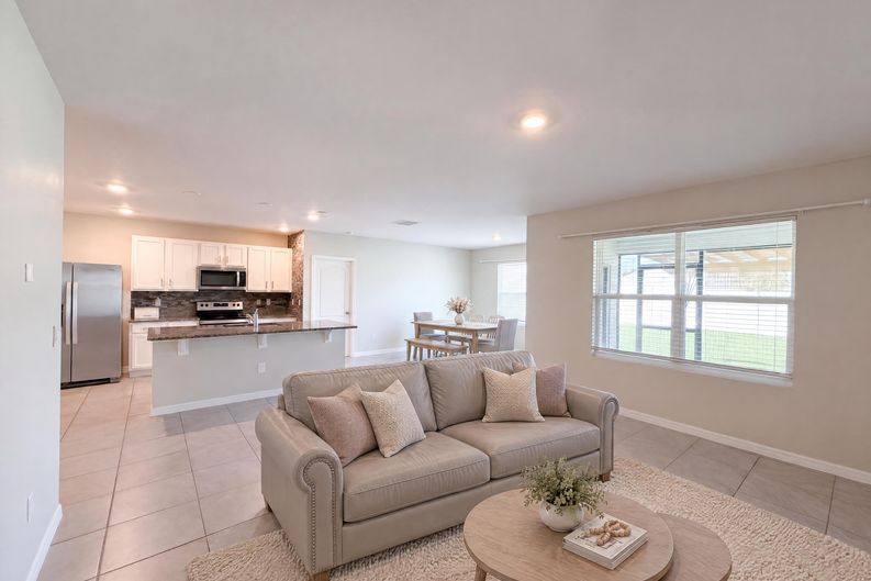 Photo 3 of 25 of 2112 Elio Ridge Dr, Zellwood, FL