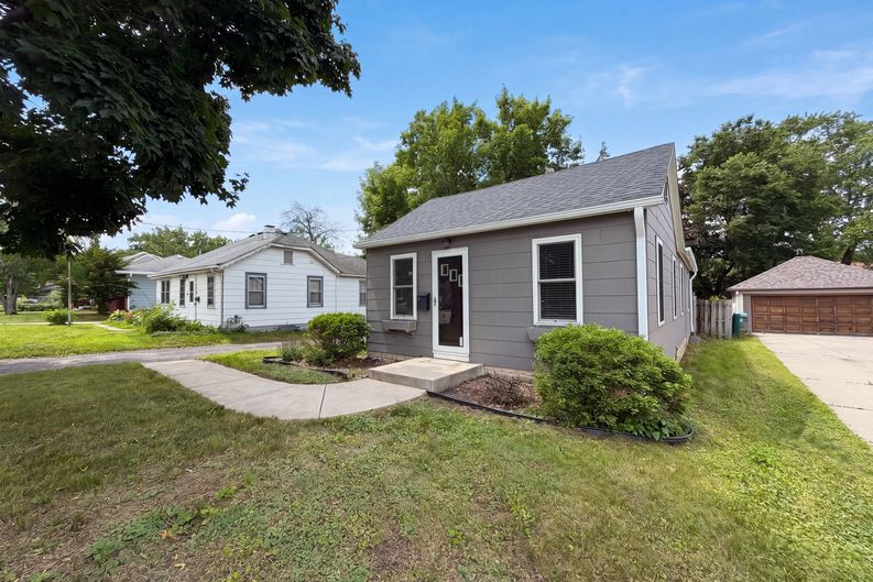 Photo 16 of 18 of 6026 Xerxes Ave S, Edina, MN