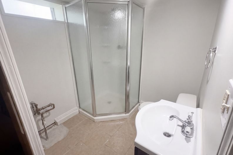 Photo 7 of 20 of 17590 Eastland St, Roseville, MI