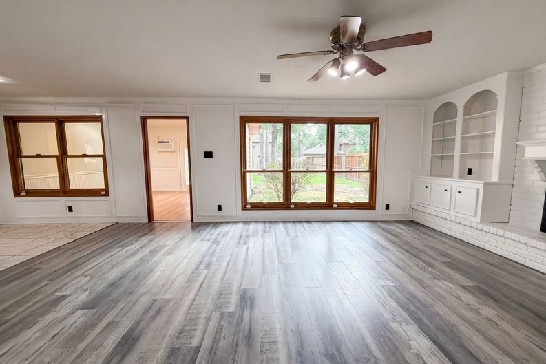 Photo 8 of 23 of 17518 Rustington Dr, Spring, TX