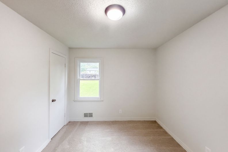 Photo 4 of 22 of 11214 E 48th St, Kansas City, MO