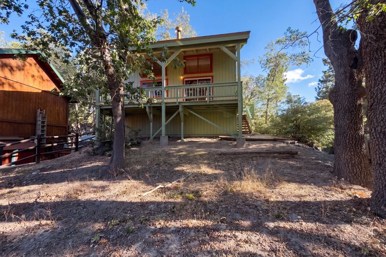 Photo 5 of 20 of 577 Oak Knoll Cir, Green Valley Lake, CA