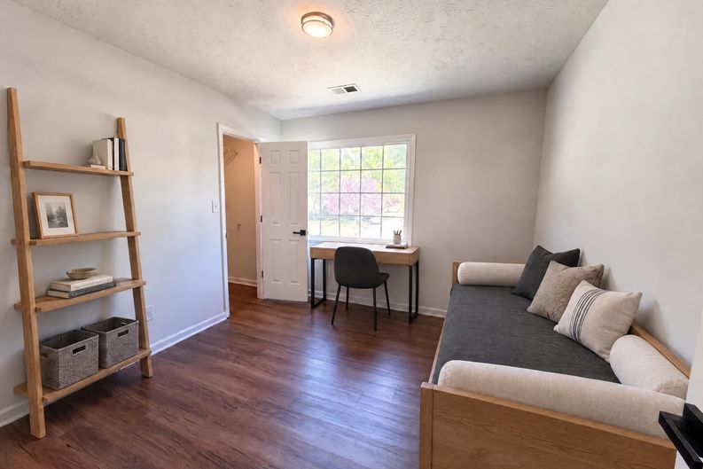 Photo 9 of 22 of 1033 Chestnut Hill Cir SW, Marietta, GA