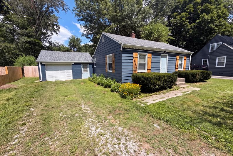 Photo 16 of 19 of 2308 E 69th St, Indianapolis, IN