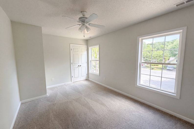 Photo 9 of 18 of 708 Woodgreen Dr, Durham, NC