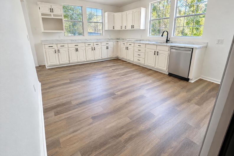 Photo 6 of 21 of 324 W Avenue C, Belton, TX