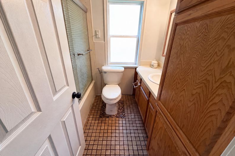Photo 8 of 22 of 30406 Everett St, Southfield, MI