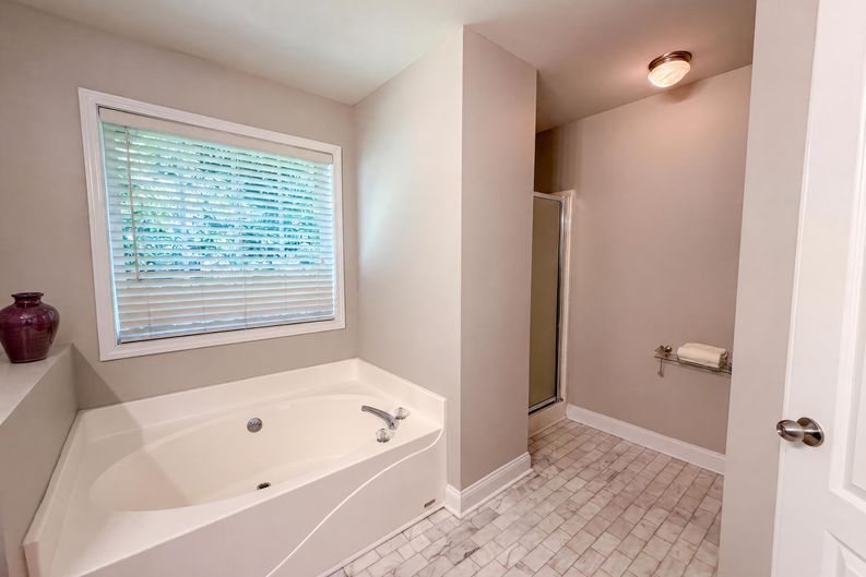 Photo 10 of 32 of 4468 Karron Dr, Powder Springs, GA