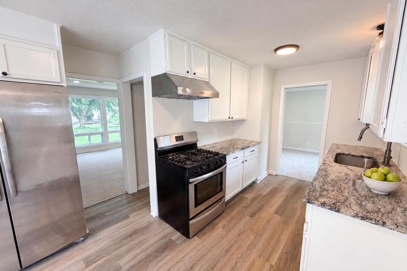 Photo 6 of 27 of 1695 Abell St, Maplewood, MN