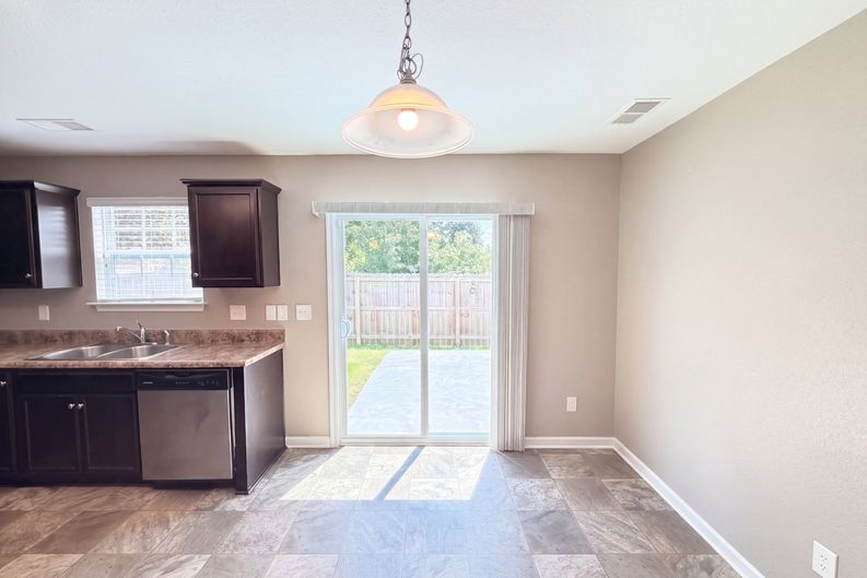 Photo 5 of 19 of 1578 Zeverly St, Winston Salem, NC