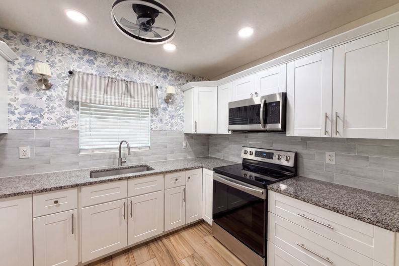 Photo 9 of 19 of 2242 E Dana Dr, Deltona, FL