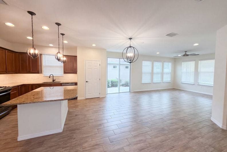 Photo 9 of 25 of 394 Alcove Dr, Groveland, FL
