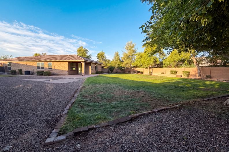 Photo 13 of 23 of 112 E Bernie Ln, Gilbert, AZ