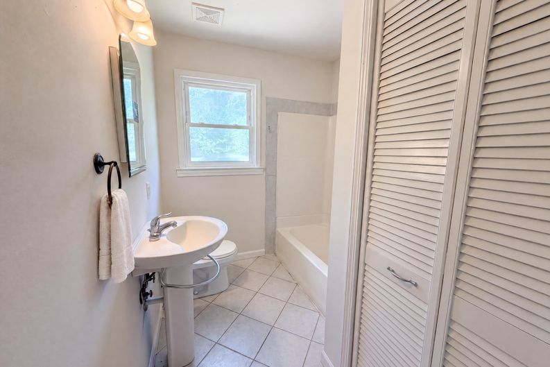 Photo 13 of 16 of 314 Langston Dr, Greenville, SC