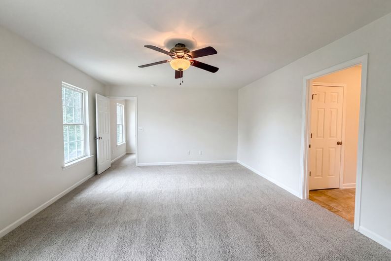 Photo 12 of 26 of 5503 Hardie Farm Dr, Greensboro, NC