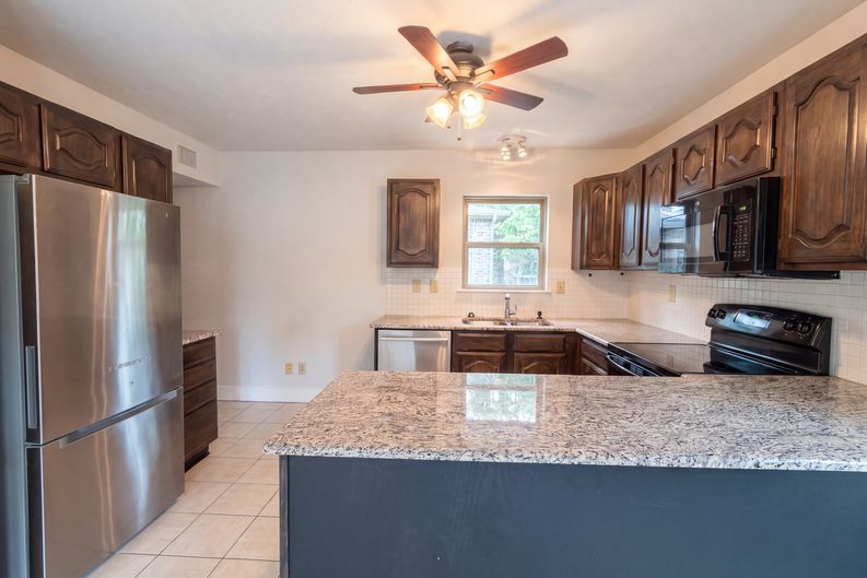 Photo 6 of 19 of 13324 Pandora Cir, Dallas, TX