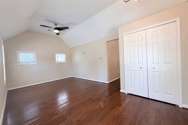 Photo 4 of 38 of 20919 Hollywood St, Harper Woods, MI