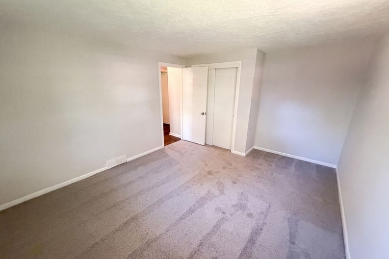Photo 17 of 19 of 2434 W 67th St, Indianapolis, IN