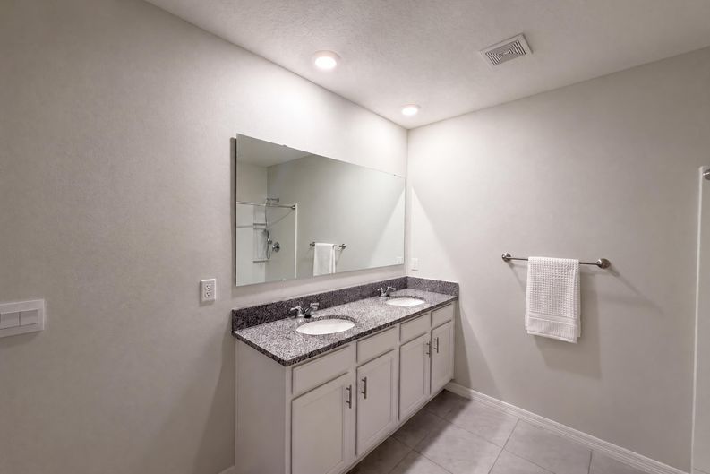 Photo 12 of 25 of 2112 Elio Ridge Dr, Zellwood, FL